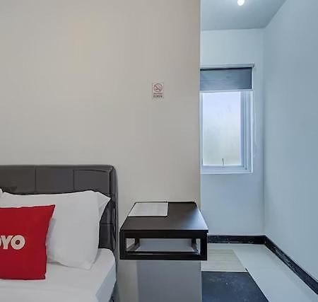 Super Oyo Capital O 3198 Sukomanunggal Inn Surabaja Zewnętrze zdjęcie