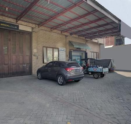 Super Oyo Capital O 3198 Sukomanunggal Inn Surabaja Zewnętrze zdjęcie