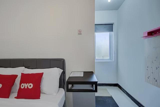 Super Oyo Capital O 3198 Sukomanunggal Inn Surabaja Zewnętrze zdjęcie
