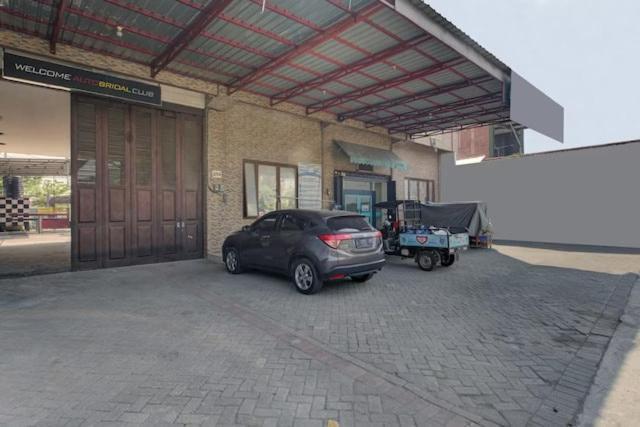 Super Oyo Capital O 3198 Sukomanunggal Inn Surabaja Zewnętrze zdjęcie